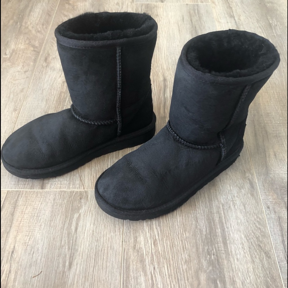 Ugg - Picture 2 of 7